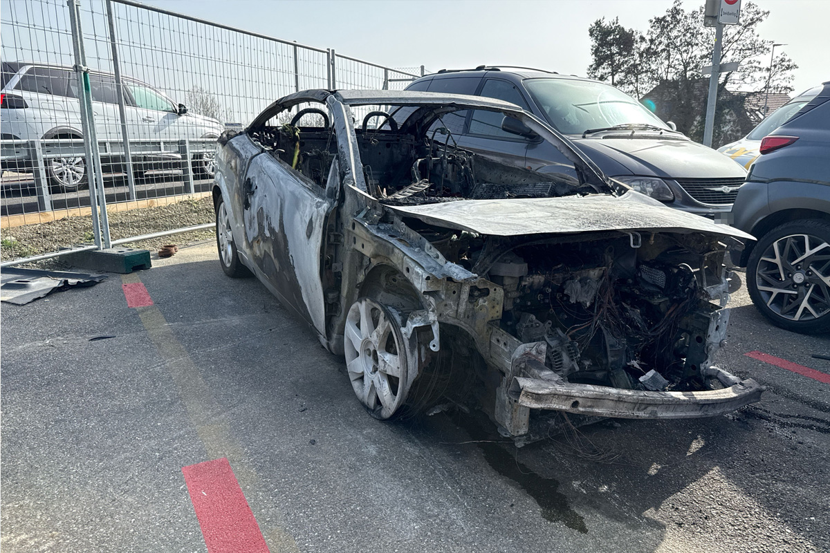 A1 Oberbuchsiten SO – Auto brennt auf Autobahn vollständig aus