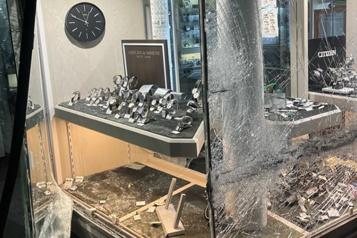 Menden – Einbruch mit Lkw in Juweliergeschäft