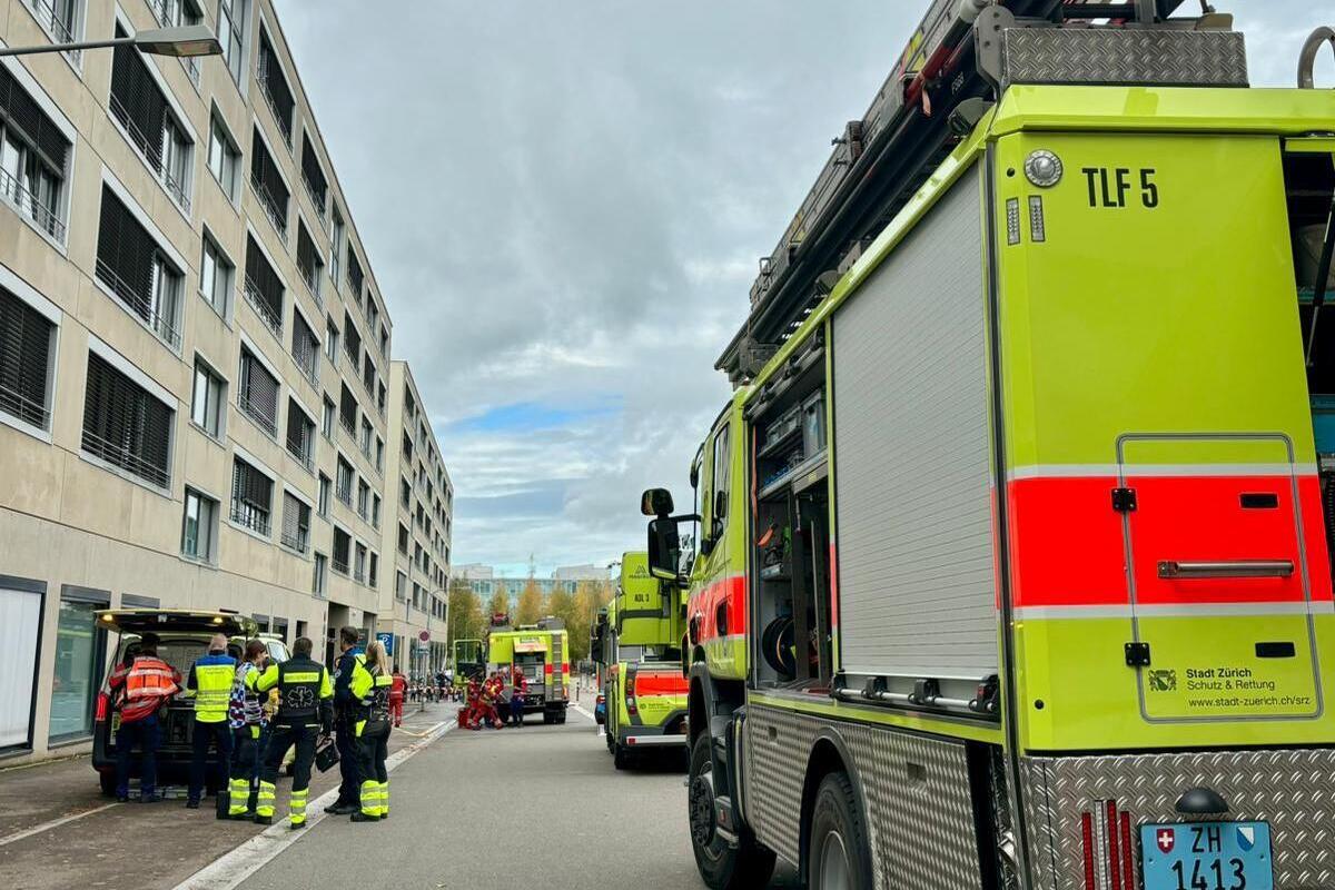 Zürich - Gewerbe- und Wohngebäude in Brand