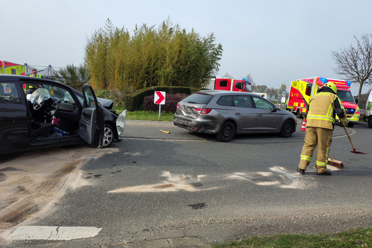 Gangelt – Vier Verletzte bei Auffahrunfall im Kreisverkehr