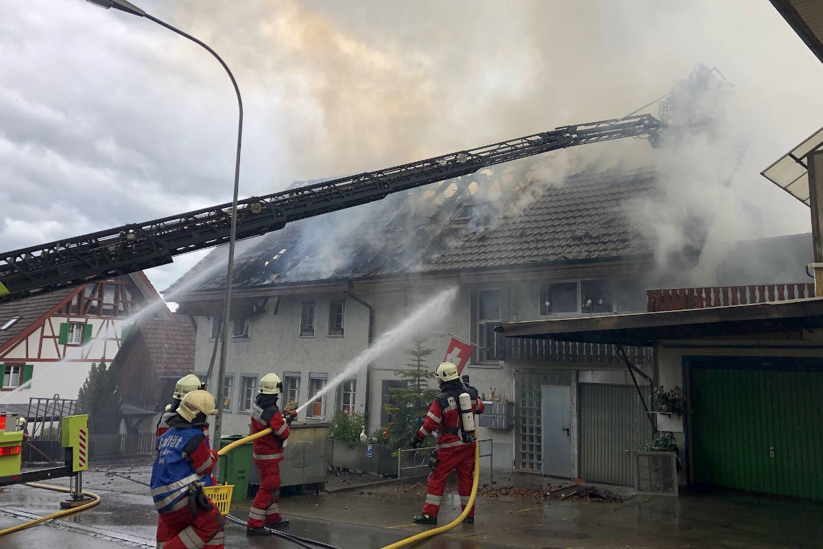 Obfelden ZH – Brand in Dachwohnung