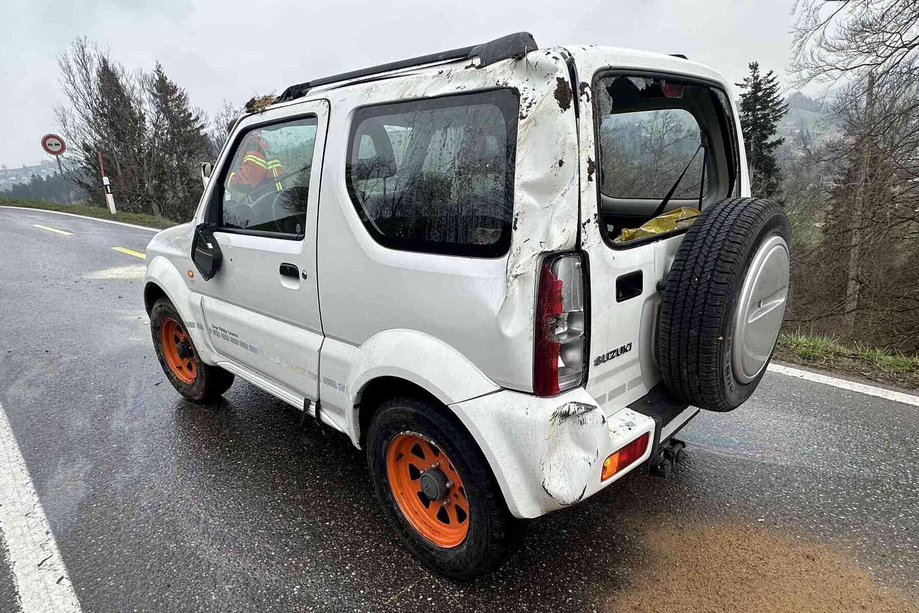 Trogen AR – Auto überschlägt sich bei Unfall