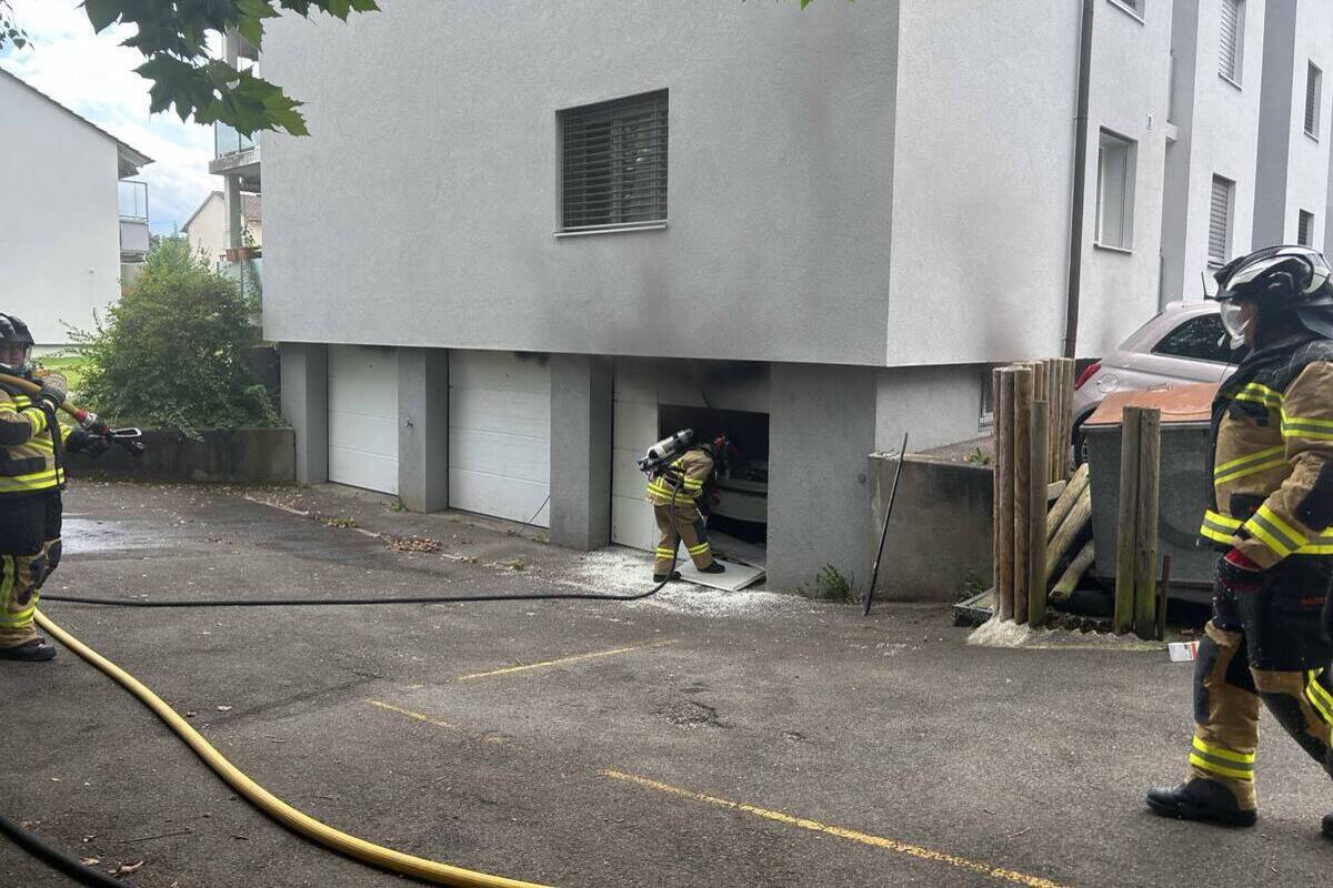 Suhr AG - Drei Autos bei Brand beschädigt