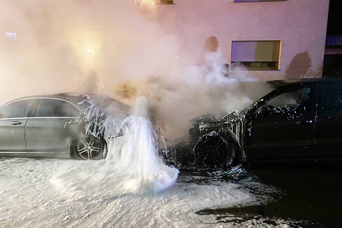 Zeugenaufruf in Dirmstein - Zwei PKW durch Brandstiftung zerstört