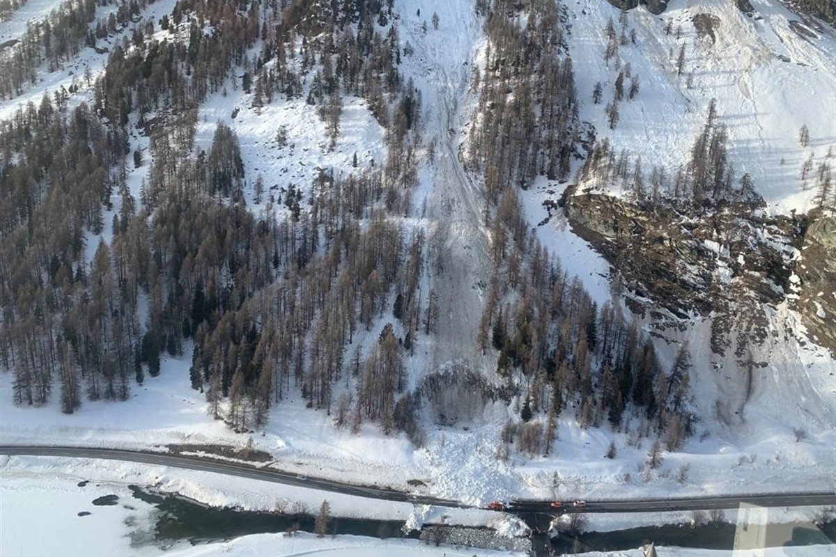 Sperrung Malojastrasse - Wegen Lawinengefahr von 11 Uhr bis 18 Uhr gesperrt!