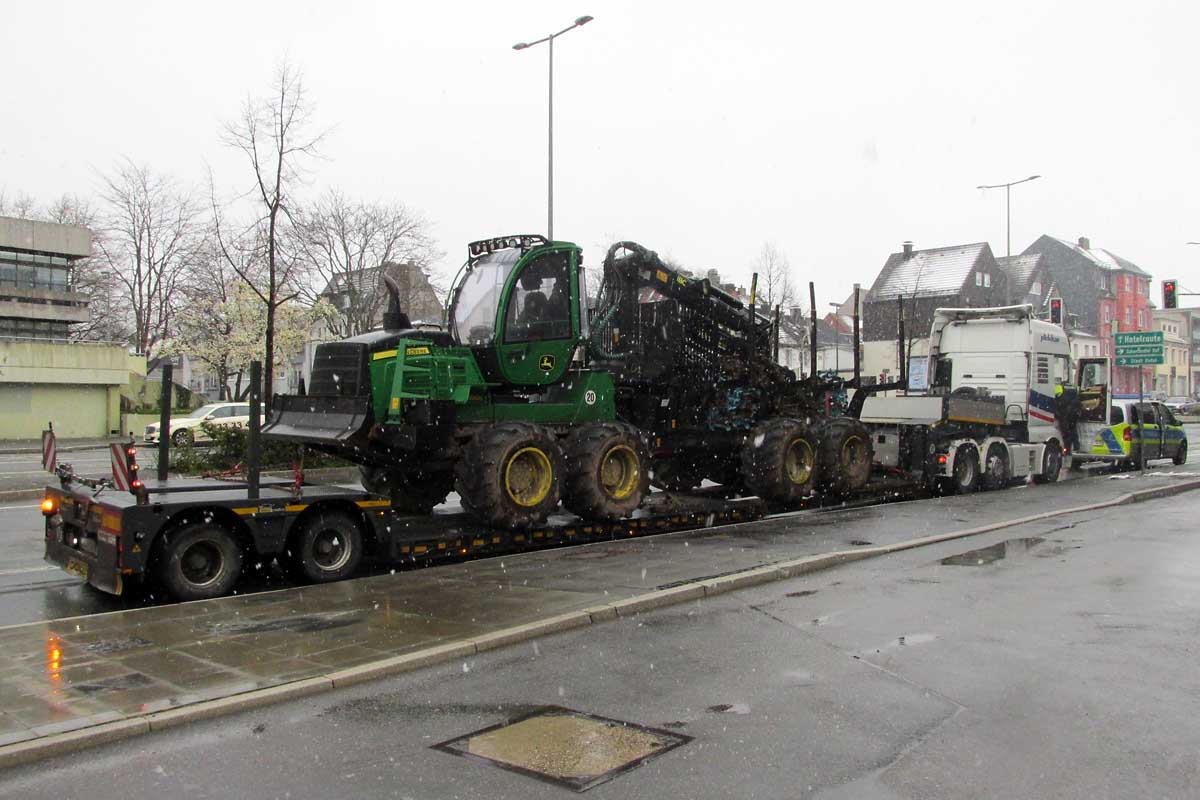 Iserlohn - Schwertransport gebührenpflichtig begleitet