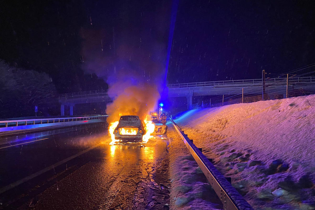 A1 Utzenstorf – Familie mit Kleinkind bei Autobrand gerettet