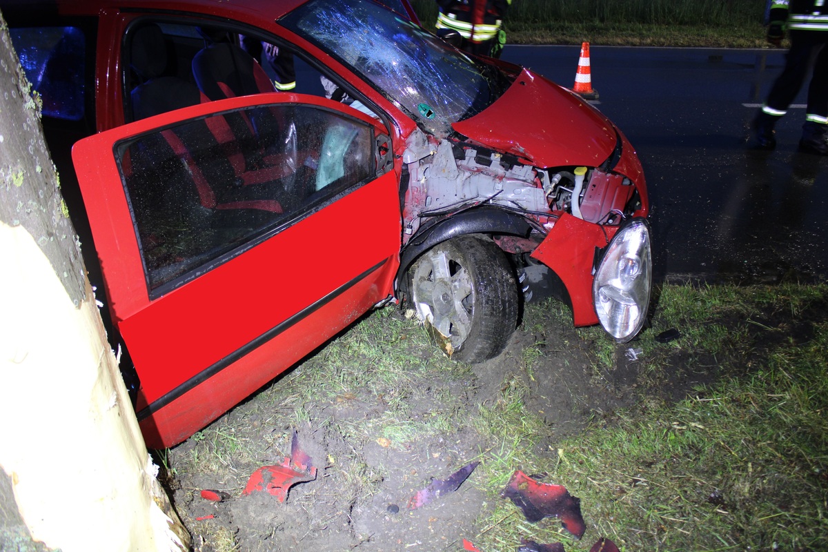 Rahden-Wehe – Schwerer Unfall - Autofahrer lebensgefährlich verletzt