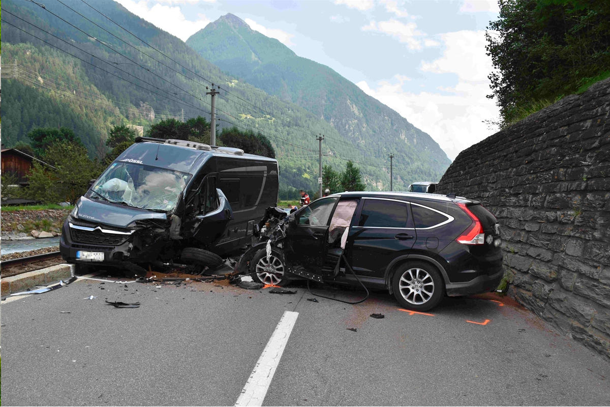 Li Curt GR - Nach Kollision positiv auf Alkohol getestet 