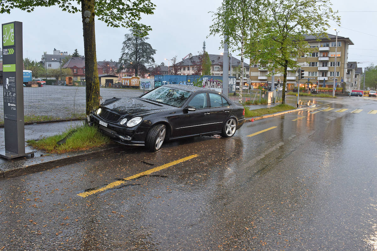 Stadt Zürich – Zeugenaufruf nach Verkehrsunfall im Kreis 6