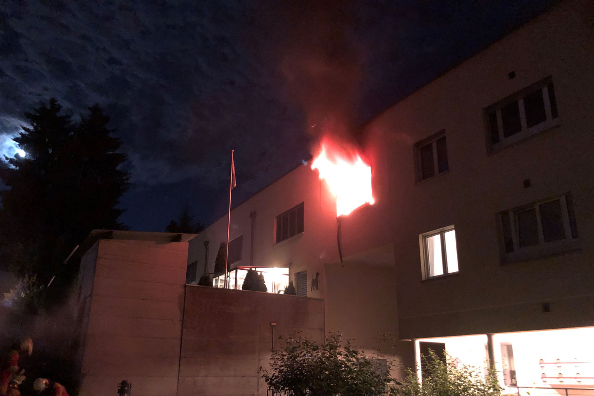 Wittenbach SG - Wohnungsbrand in Mehrfamilienhaus - Alle Bewohner evakuiert