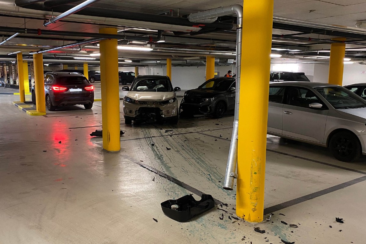 Baar ZG - Zweimal Totalschaden in Tiefgarage