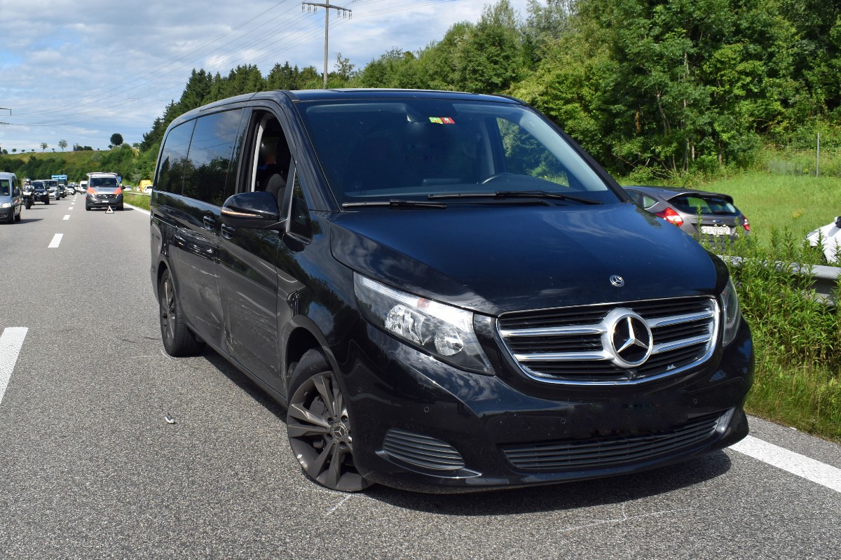 Buchrain LU - Kollision auf der A14 zwischen zwei Autos 