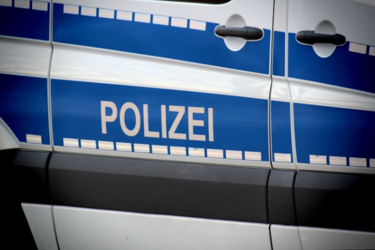 Polizei durchsucht illegale Spielhöllen in Städten, das wirft Fragen auf