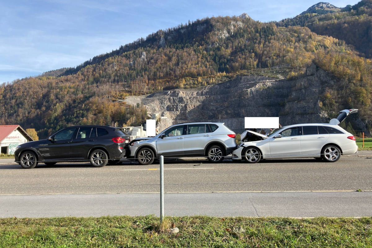 Stadt Glarus – Auffahrkollision zwischen drei Personenwagen