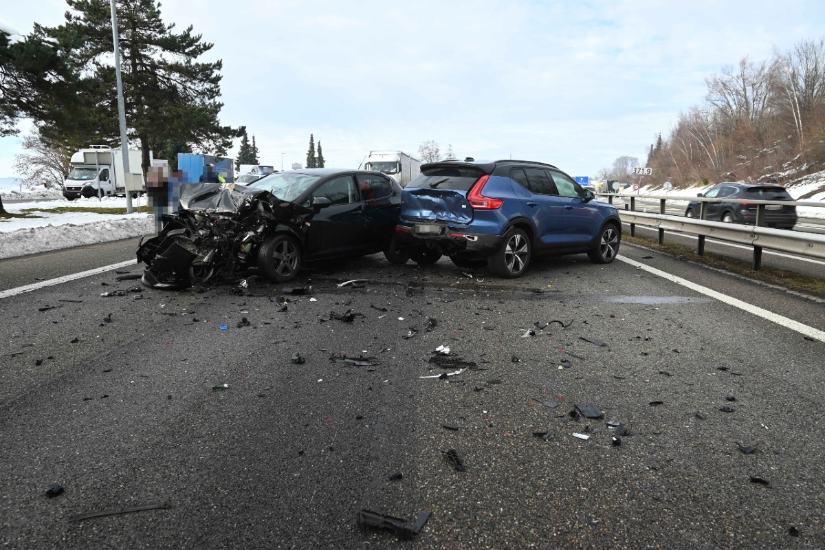 Gossau SG - Auffahrkollision zwischen drei Autos mit drei Verletzten
