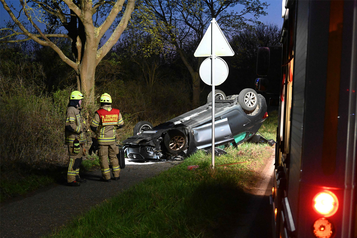 Pulheim – Autofahrerin bei Unfall gegen Baum schwer verletzt