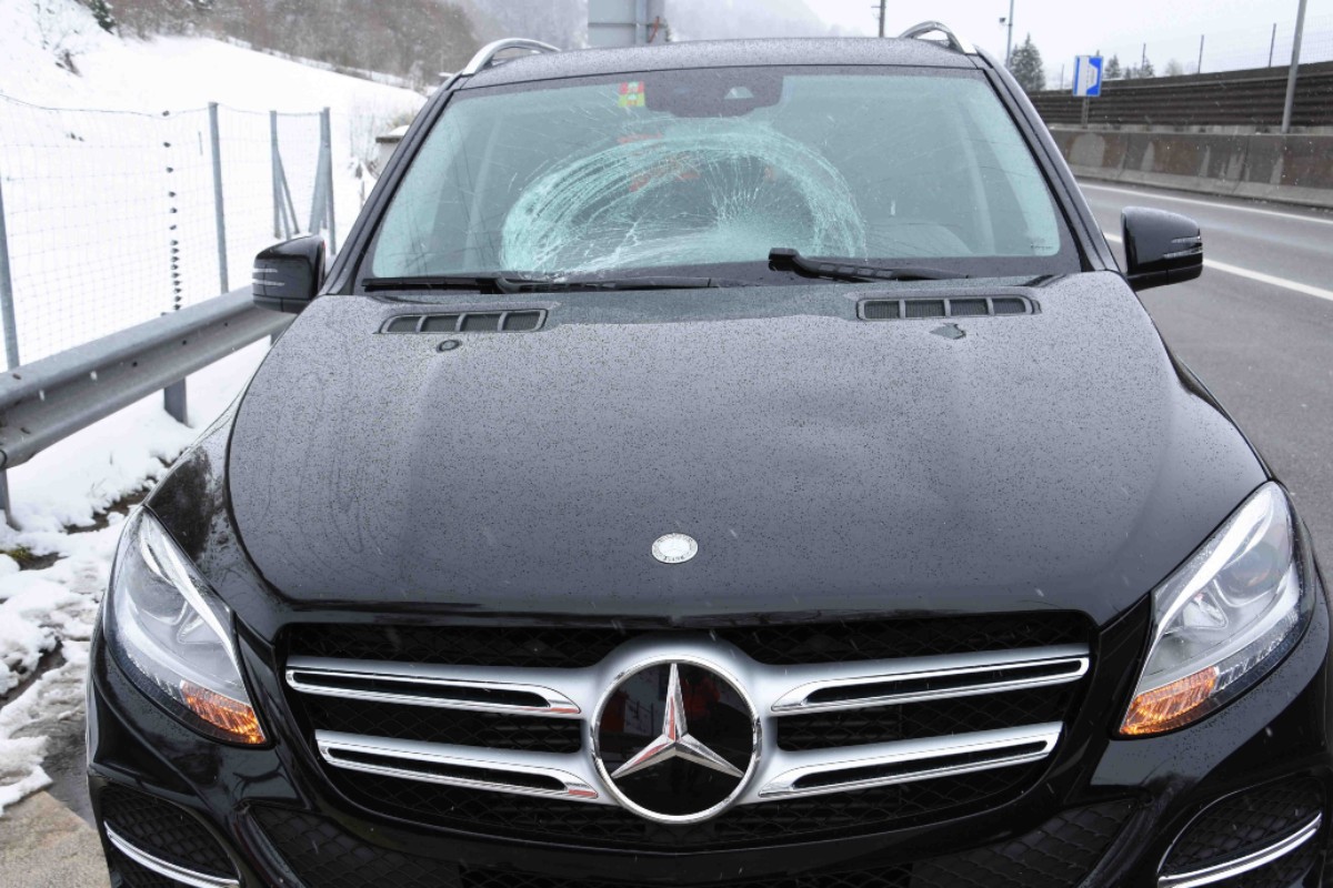 Wattwil SG - Während der Fahrt Schnee verloren – Frontscheibe zerstört!