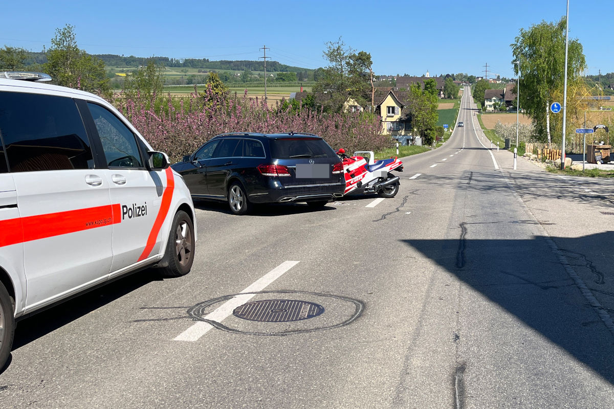 Unfall in Opfershofen TG – Motorradfahrer kollidiert mit einem Auto