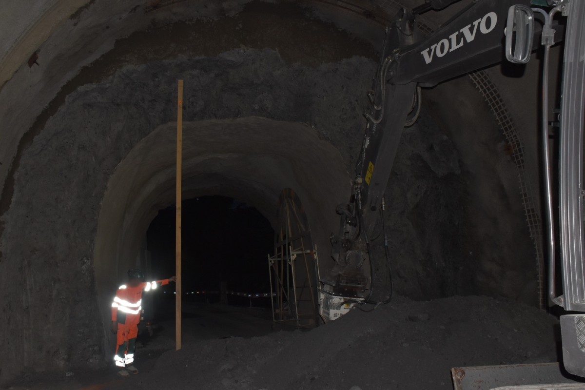 Valendas GR - 37-jähriger Arbeiter durch Gesteinsmassen verletzt