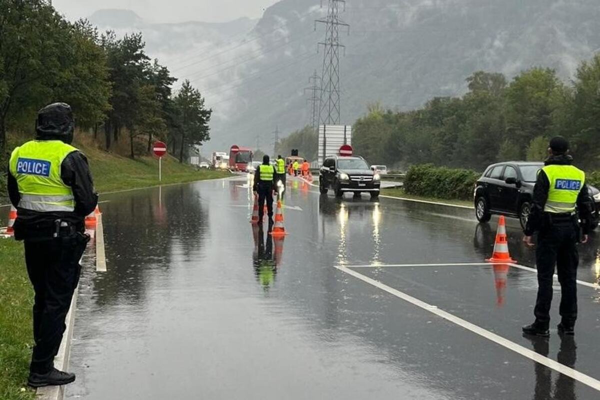 St-Maurice VS - Grosskontrolle auf der Autobahn