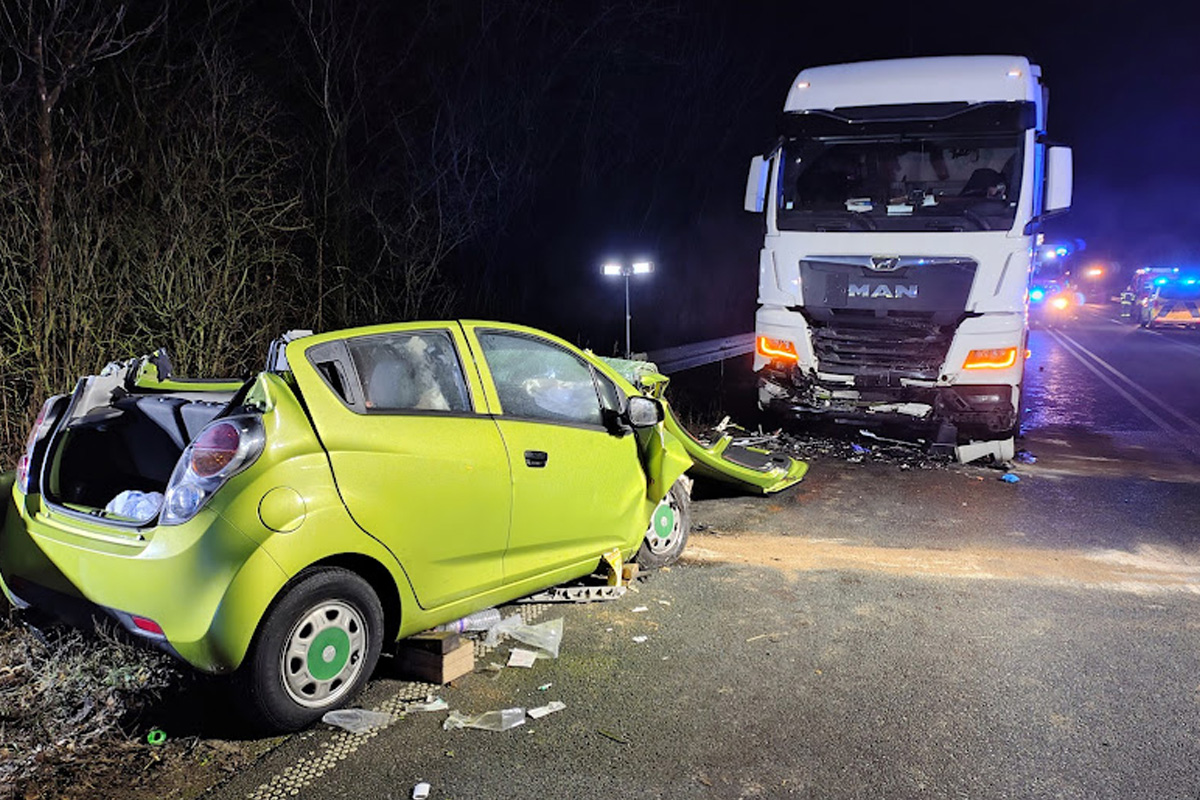 Gangelt – Fahrer nach Unfall von Pkw und Lkw in Lebensgefahr