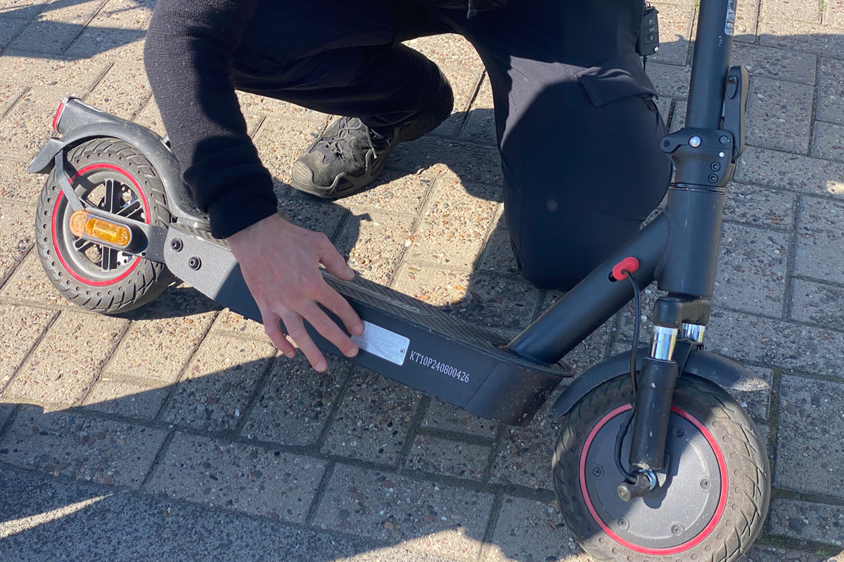 Quakenbrück – Manipulierter E-Scooter fährt knapp 80 km/h