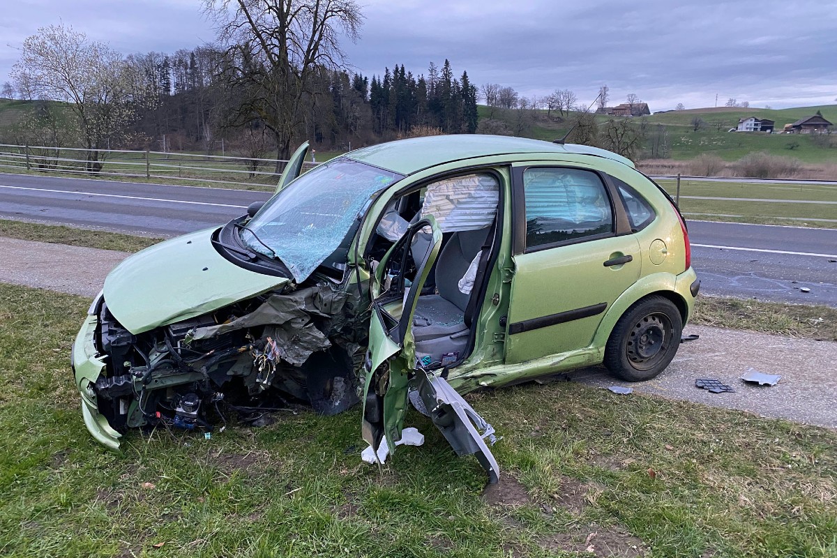 Menznau LU - Wolhuserstrasse nach Unfall lange gesperrt!