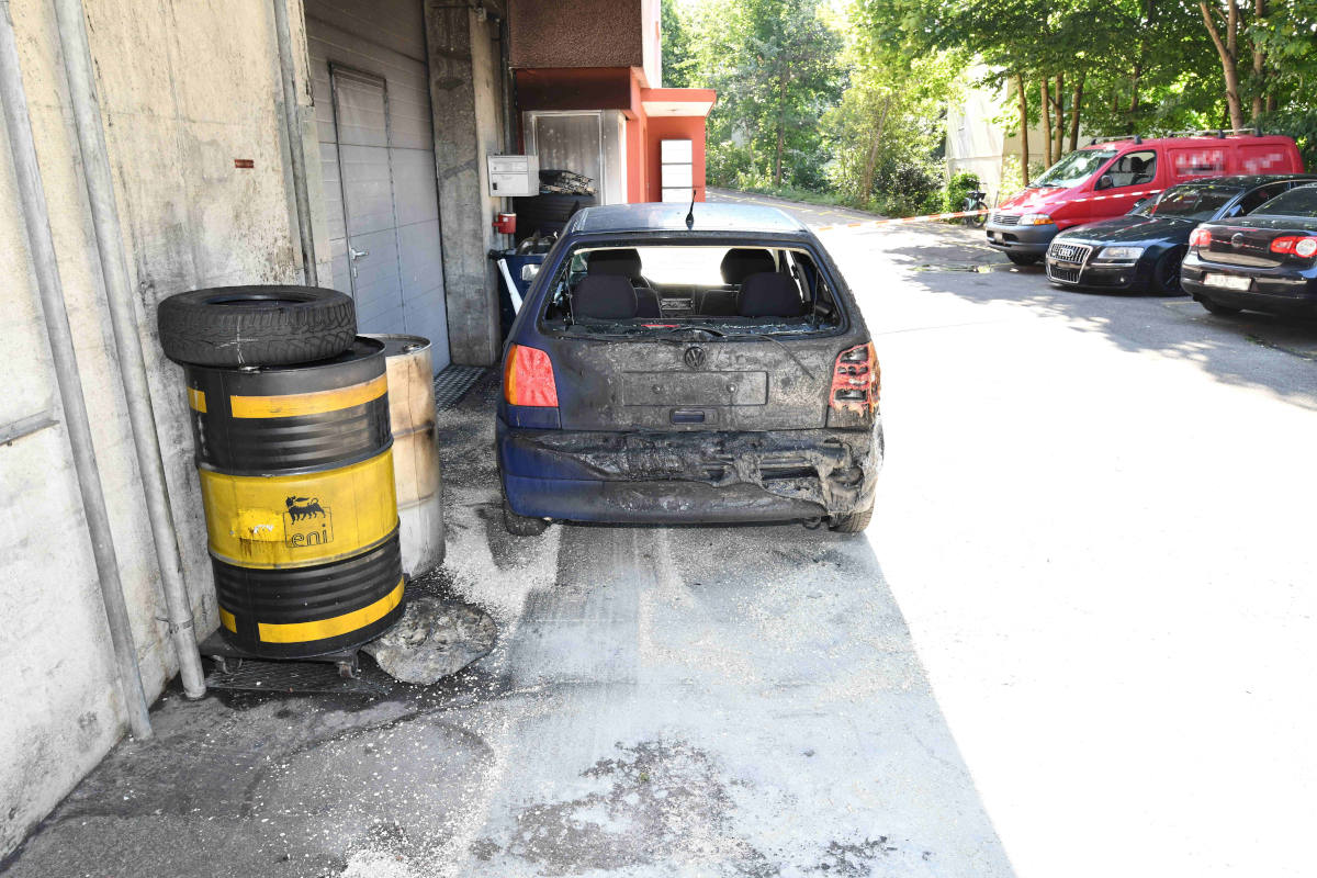 Stadt St.Gallen – Fahrzeug in Garage in Flammen aufgegangen