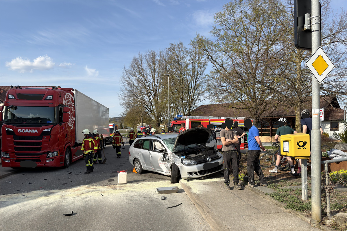 Stockach – Auto kollidiert mit Lkw