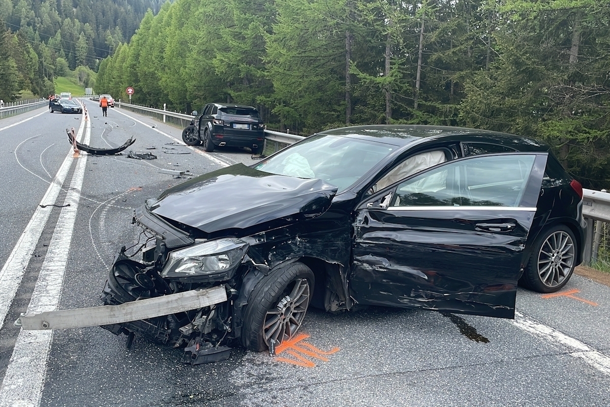 Splügen GR – Unfall mit drei Autos – sechs Verletzte