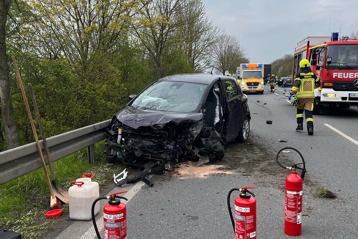 Coesfeld – Autofahrer nach Kollision mit Lkw verletzt