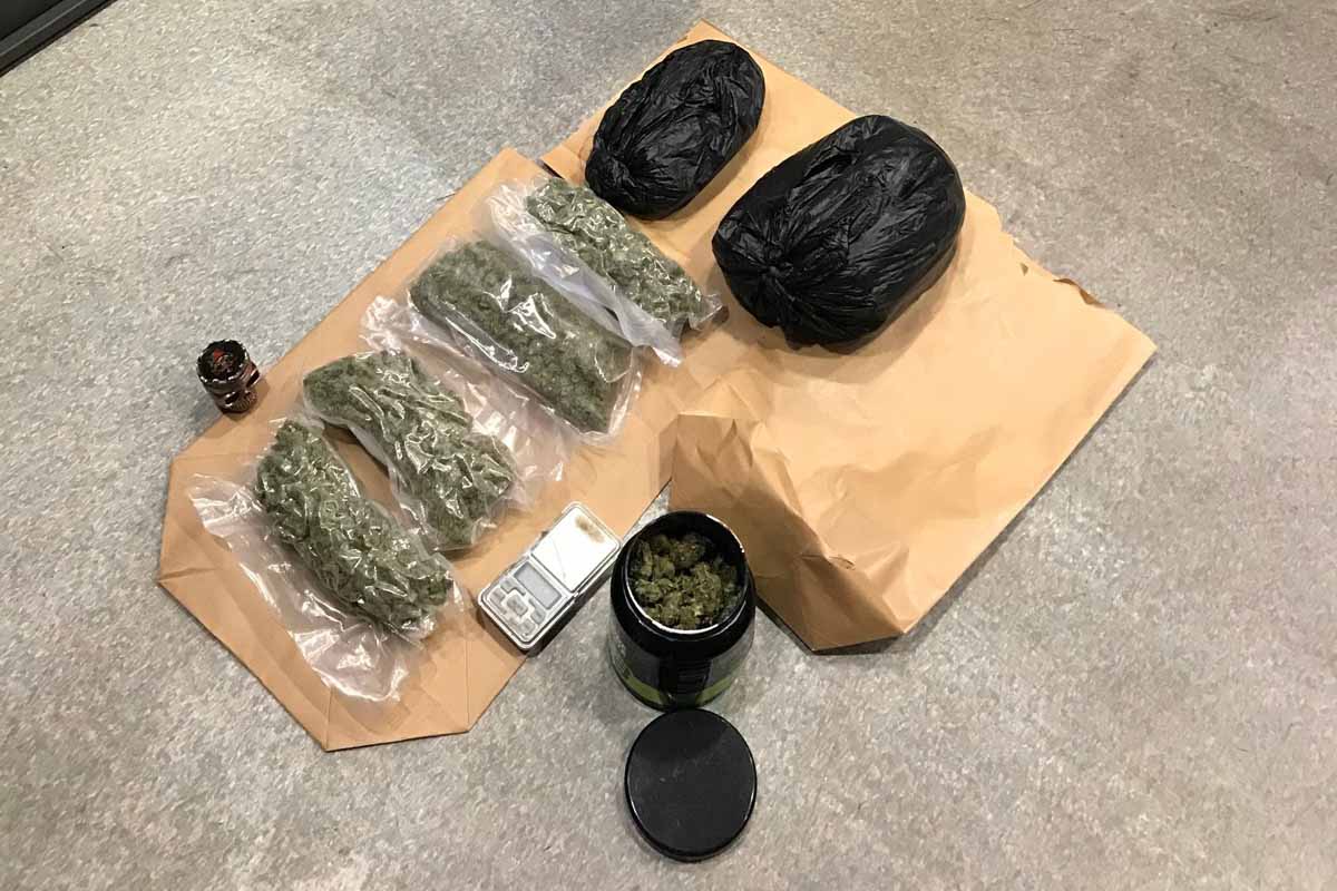 Suchtmittelhandel in St. Pölten - Vater und Sohn festgenommen