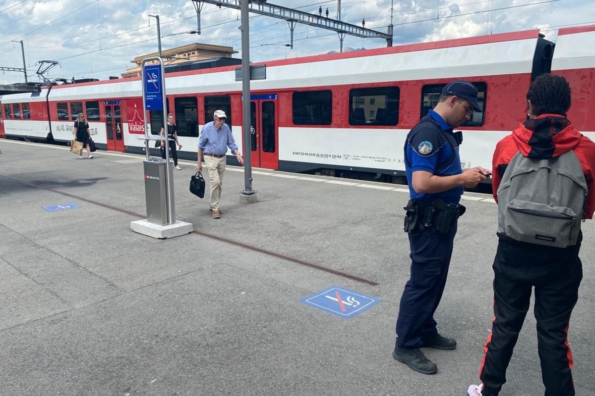 Wallis - Spezialdienste der Kantonspolizei auf Bahnhöfen und Zügen