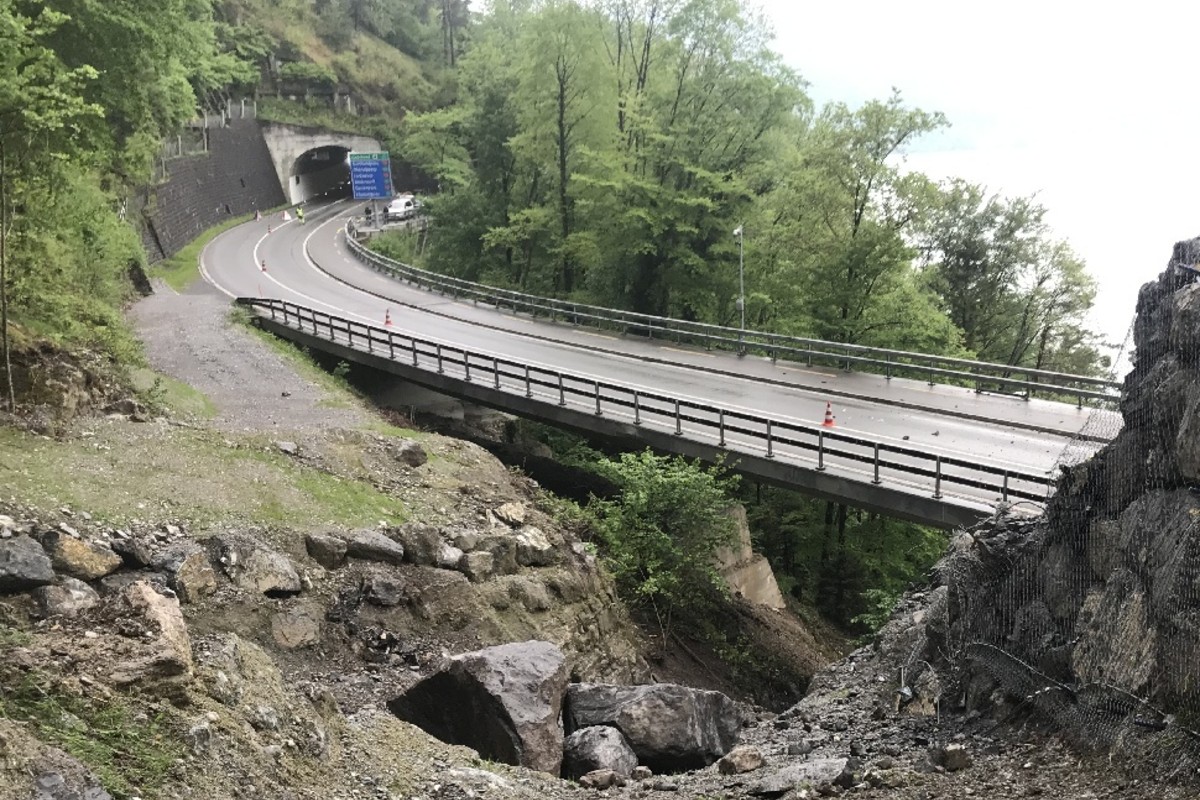 Gumpischtunnel im Kanton Uri - Reinigungsarbeiten nach Fahrzeugbrand
