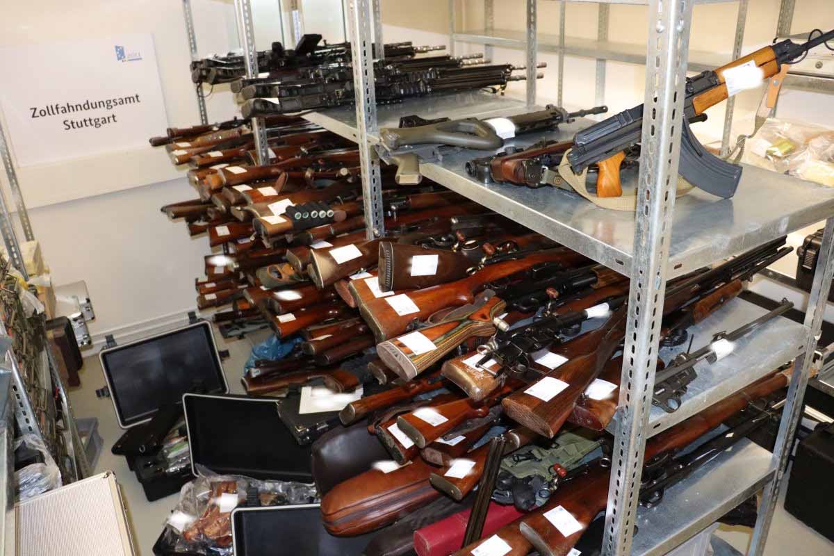 Ellwangen - Riesiges Waffenarsenal entdeckt!