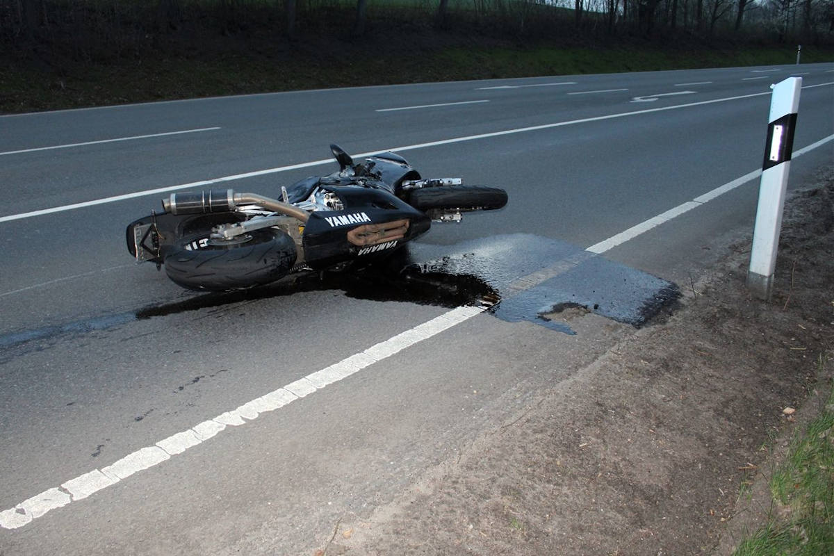 Stemwede - Motorradfahrer (27) bei Unfall schwer verletzt