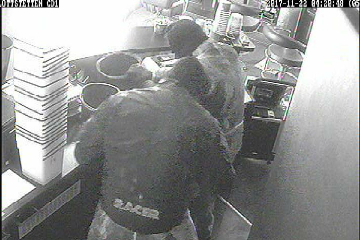 Lottstetten D - Öffentlichkeitsfahndung nach Raubüberfall auf Spielothek am 22.11.2017 – 15.000 Euro Belohnung!