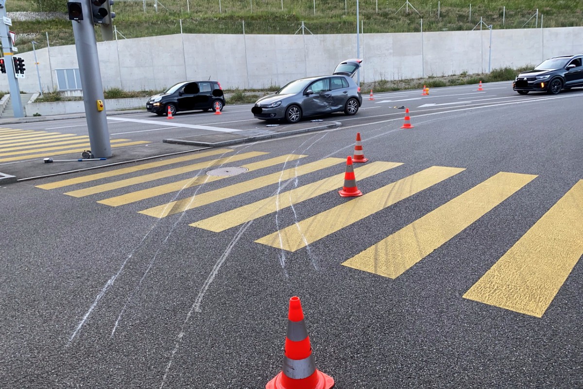 Neuhausen am Rheinfall SH - 4 Verletzte nach Unfall eines alkoholisierten Lenkers