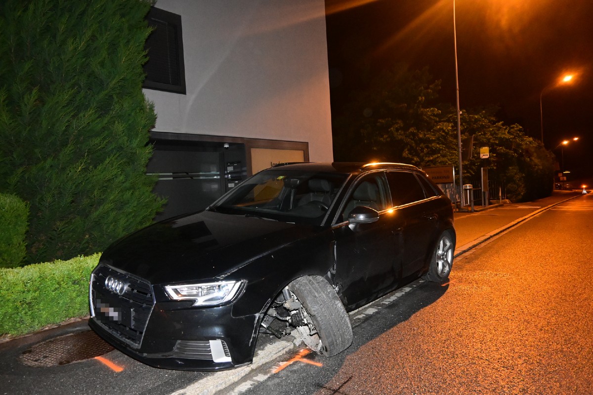 Alkoholisierter Lenker baut in Schaan FL Selbstunfall