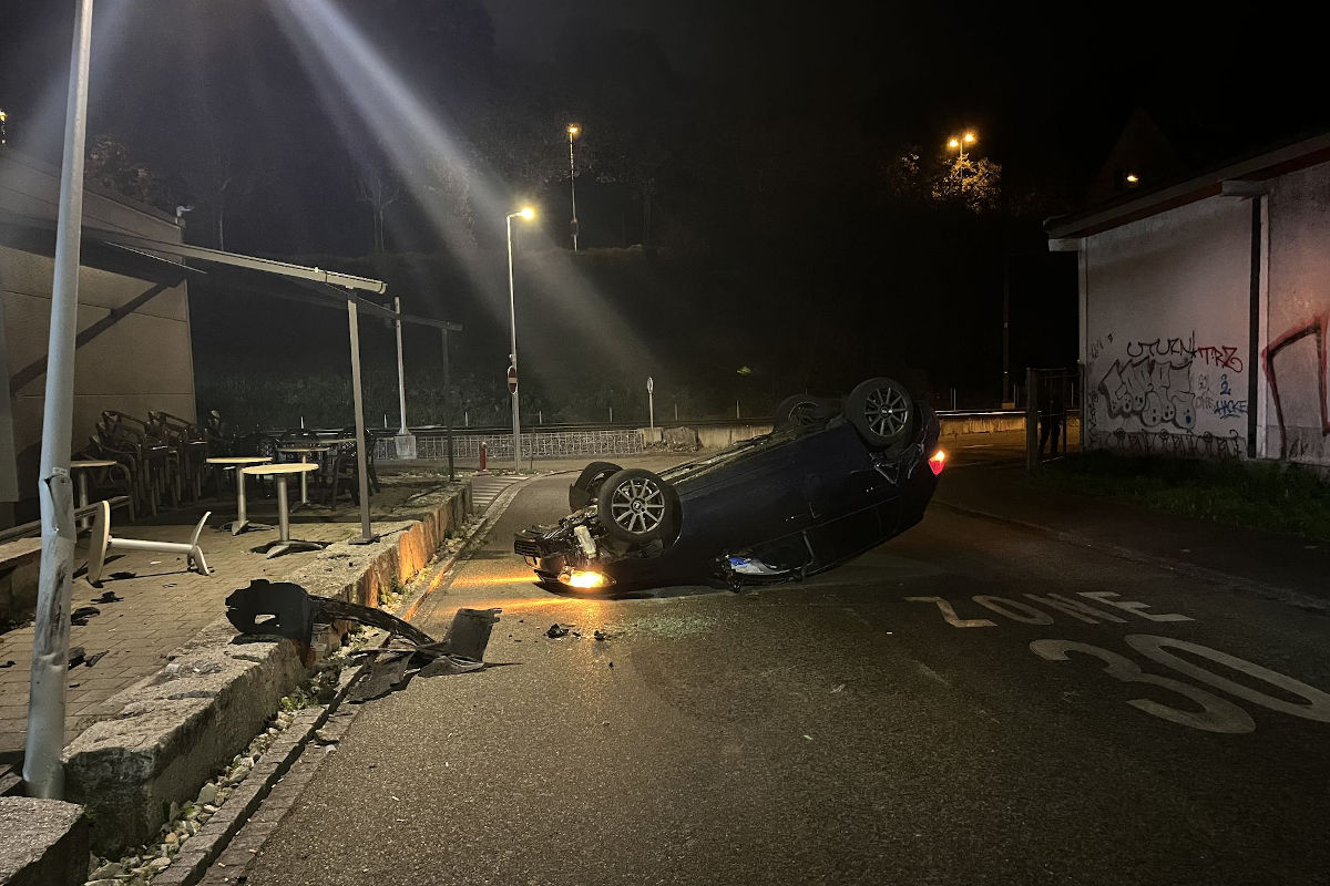 Unfall in Münchenstein BL – 17-Jähriger überschlägt mit Auto