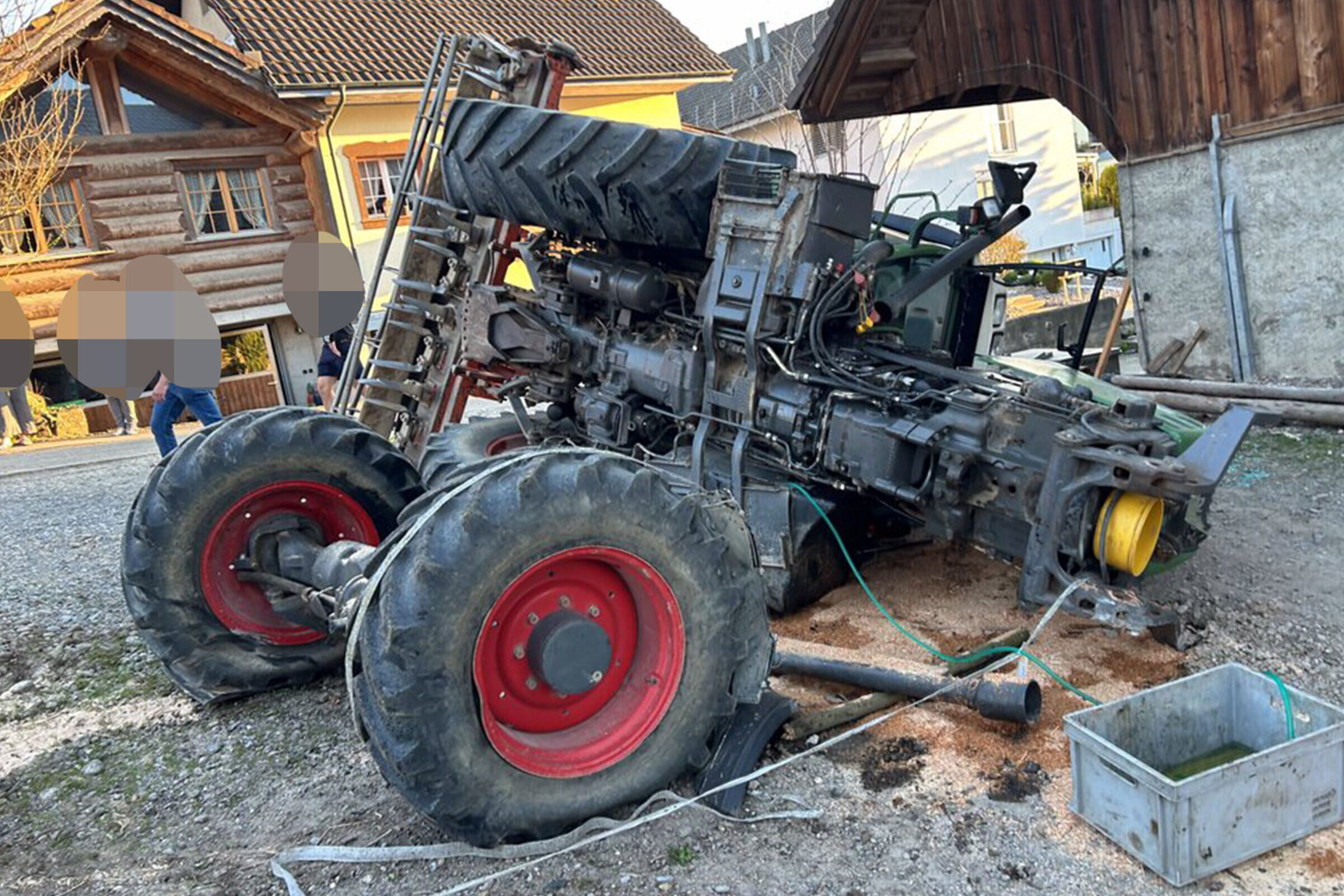 Hägglingen AG – 14-jähriger Traktorfahrer bei Unfall verletzt