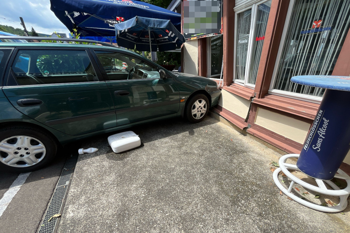 Unfall in Rodersdorf SO – Autofahrer prallt in Pizzeria