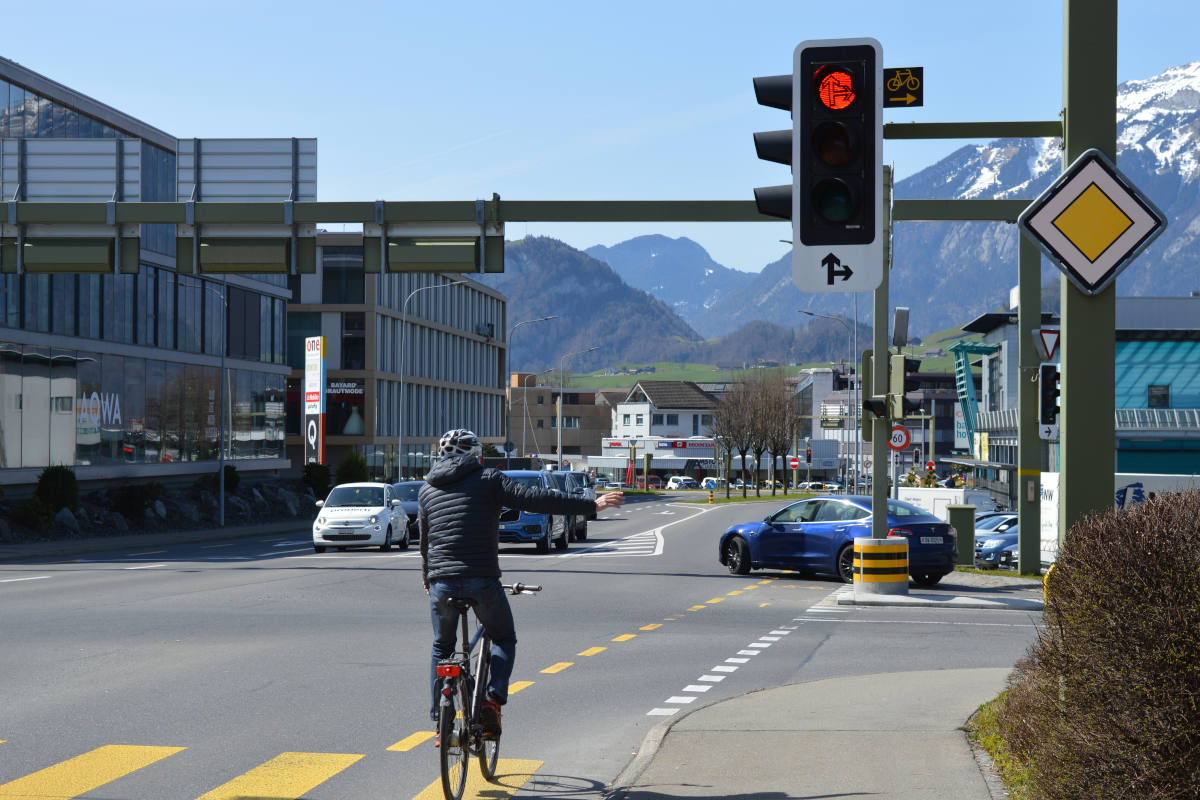 Stans NW – Missachtung des Rotlichts bleibt für Velofahrer in Ausnahmefällen ohne Folgen