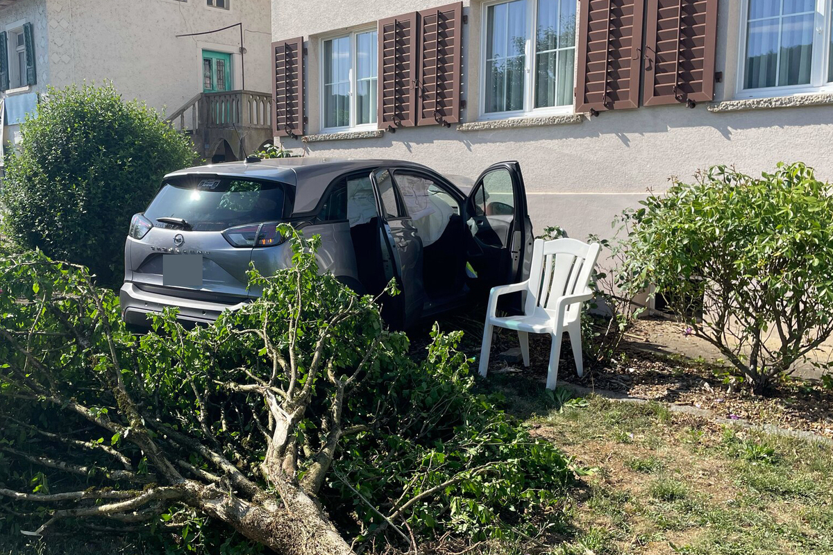 Kleindöttingen AG - Gegen eine Hausmauer geprallt 