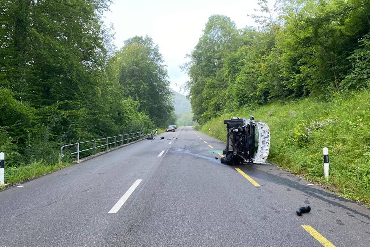Schupfart AG – Mit Lieferwagen nach Kollision umgekippt