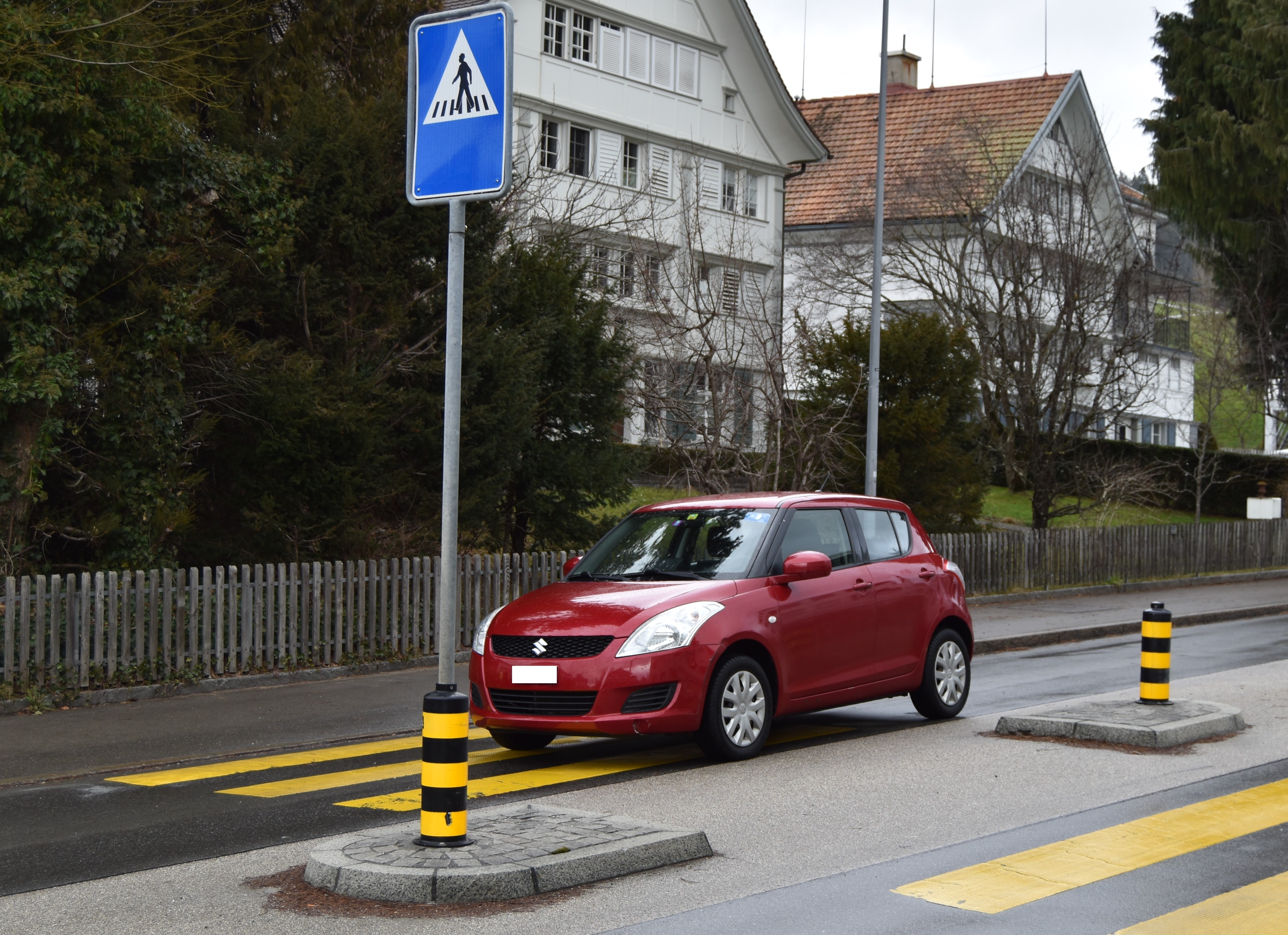 Teufen AR – Fussgängerin verletzt sich bei Verkehrsunfall