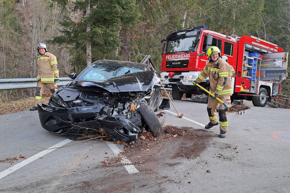 Kössen – Alkoholisierter Lenker verursacht Unfall und flüchtet