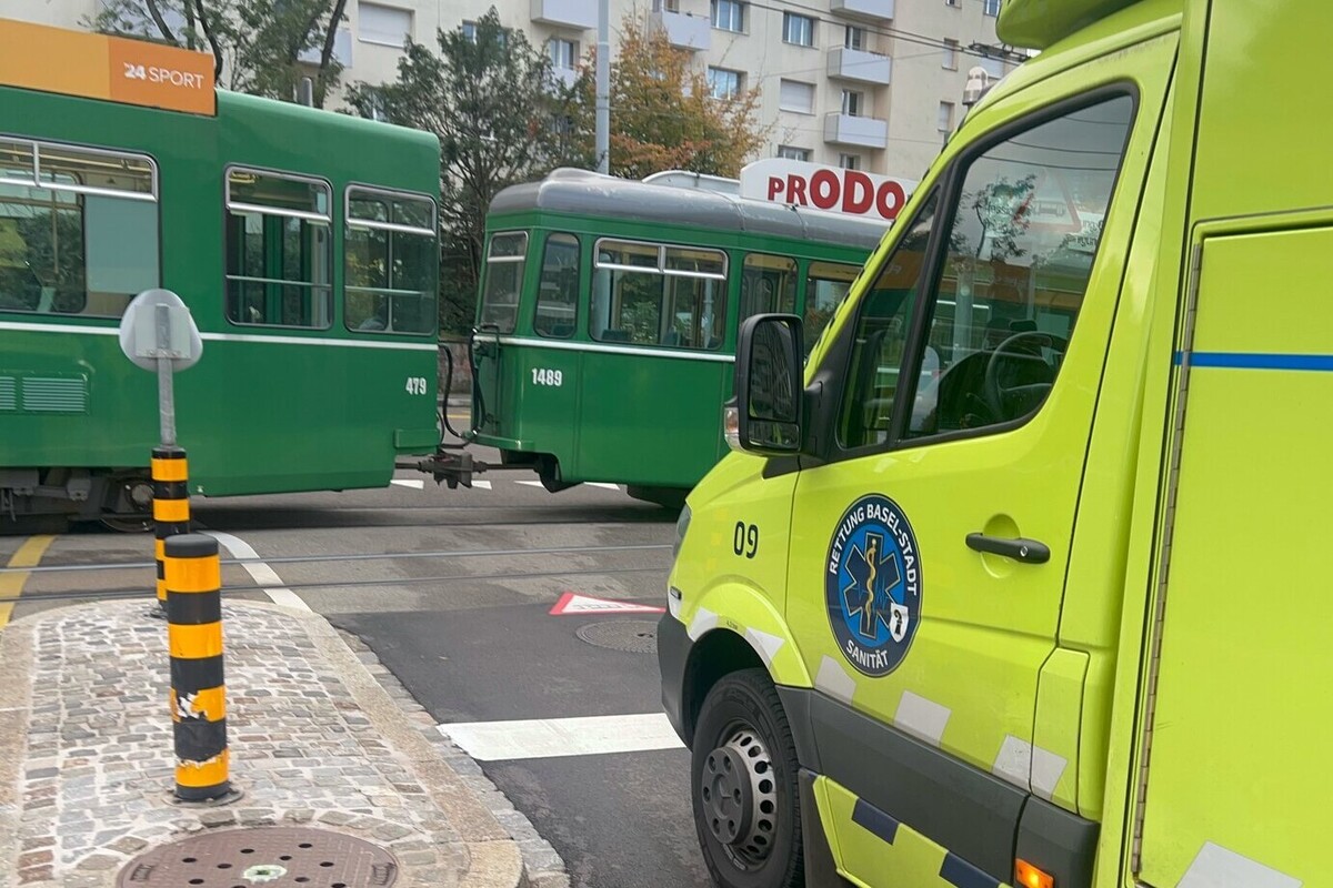 Basel - Jugendlicher Fahrradfahrer  von Tram erfasst