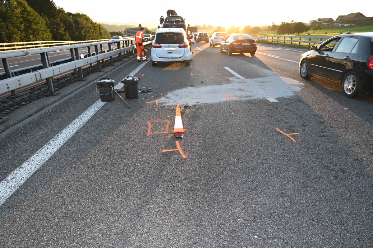 Gossau SG - Zwei Personen nach Unfall auf der A1 verletzt